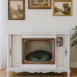 Mcm Tv Pet Bed