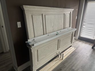 King size Bedframe (NEED GONE ASAP)