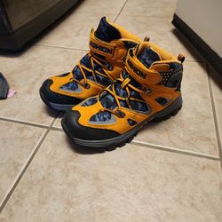 Snow Boots Size 6