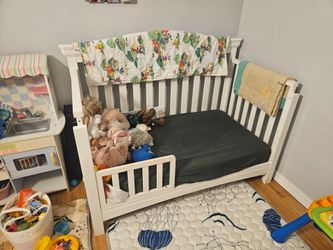 Baby crib. Toddler bed