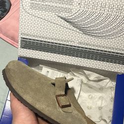 size 9 birkenstock clogs with box 