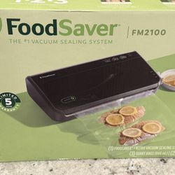 FoodSaver FM2100 Vacuum Sealing System Food Saver $200 Retail