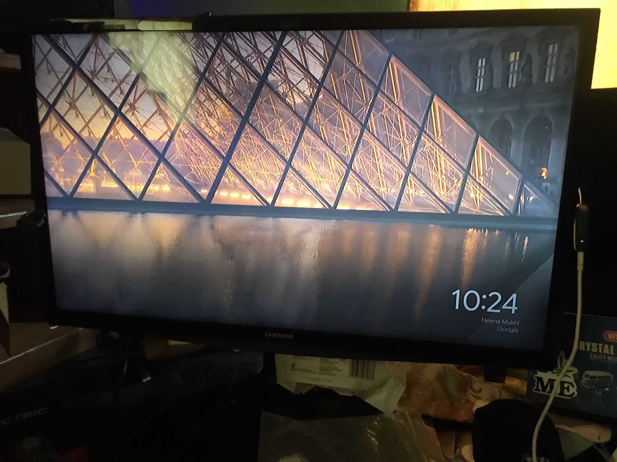 24” Samsung Flat Screen Tv With Stand 