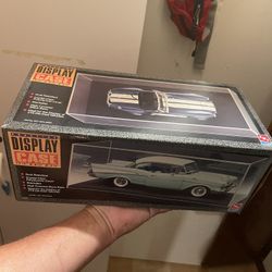 New Model Car Display 1/18 Die Cast 