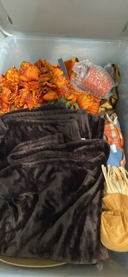 Fall decorations with storage box included