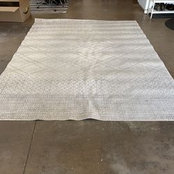 Neutral Geometric Area Rug – 7’10” x 10’