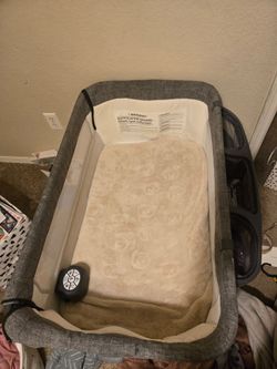 Bedside adjustable baby bassinet/bed with wheels