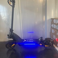 Dual-motor dual-battery high-speed electric scooter