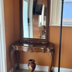 Elegant Wood Vanity Table w/ Mirror – Classic Design, Perfect Condition