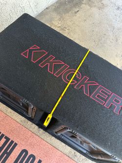 (12) Dual L7 kicker subwoofer speakers in port kicker box