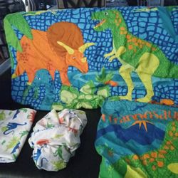 Crib Sheets Dinosaur Pattern With Quilt