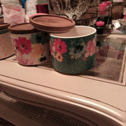 Pioneer Woman Containers