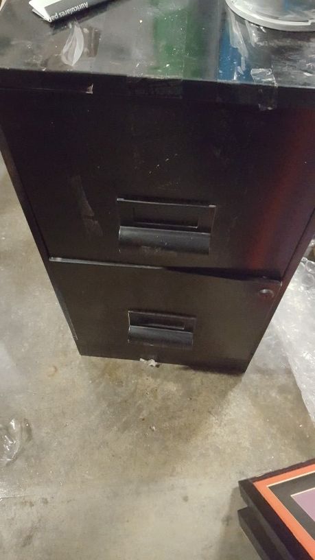 2 DRAW FILE CABINET BLACK IN GOOD CONDITION 18x.5x14x27