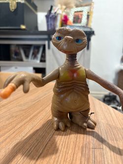 Vintage ET figure still lights up!