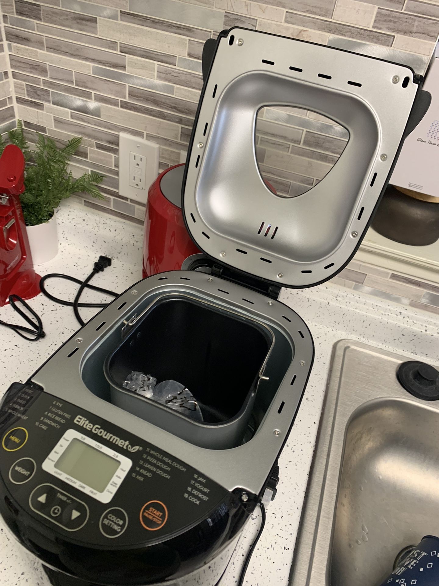 *New* Elite Gourmet Programmable Bread Machine Maker