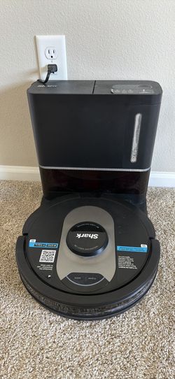 Moving sale !!Shark AI Robot Vacuum with XL Self-Empty Base (RV2520A0US) – Laser Nav