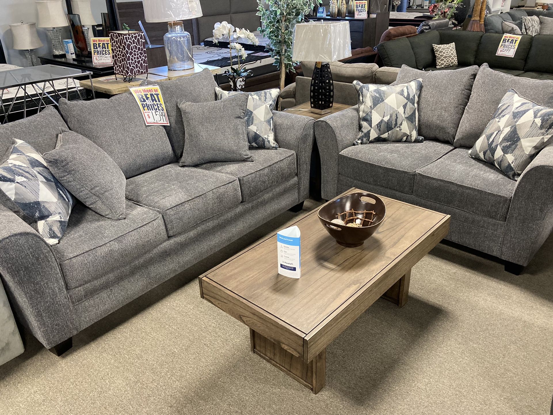 Stunning Sofa &Loveseat ✨🖤 Easy Financing Available ✨✅