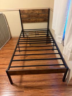 Twin Bed and Desk Excellent Condition See Listing For Price Breakdown