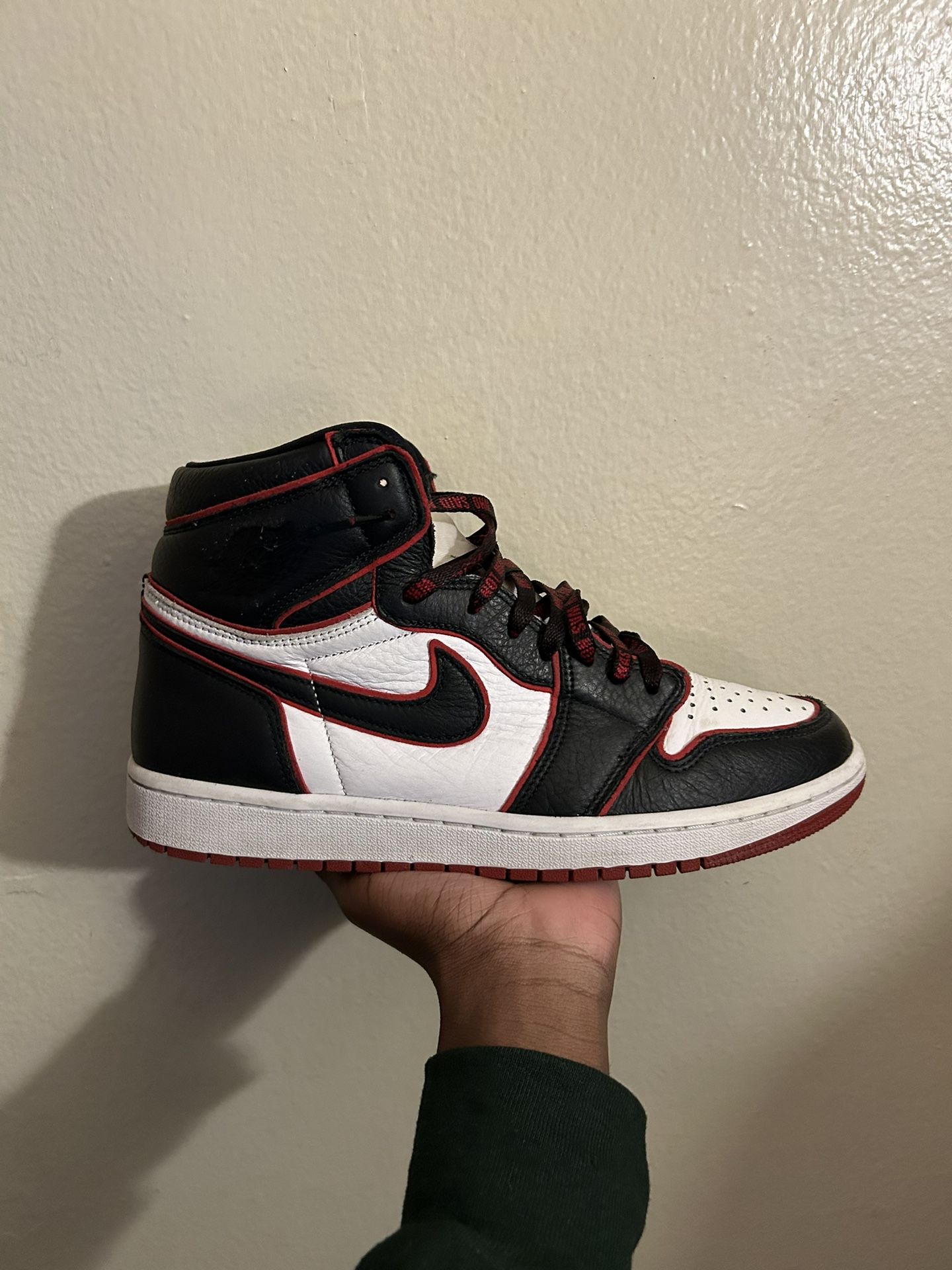 Air Jordan 1 Retro High OG Bloodline