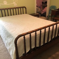 6 Piece Antique Bedroom Suite - Spool Turned