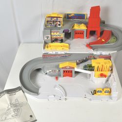 Hot Wheels Sto & Go Service Station Portable Toy