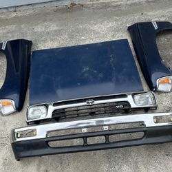 89-94 Toyota Pickup front end  2wd Hilux 