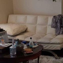 Stylish White Leather Sofa & Matching Chairs
