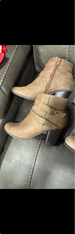 Woman’s Size 6  Short Boots