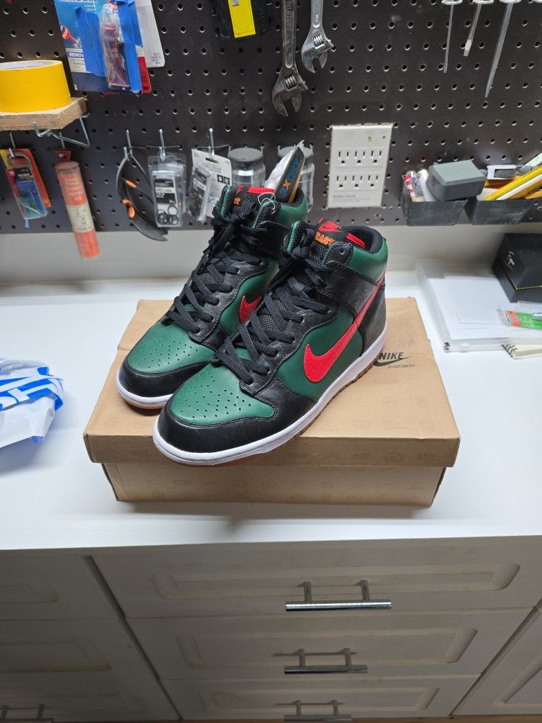 Nike Dunk High Supreme Spark LE