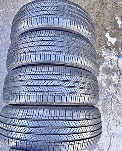 ♦️‼️ 225 60 R 17 Hankook tires en perfectas condiciones de Vida