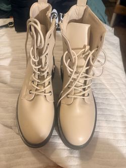 BNIB Forever 21 Cream Platform Combat Boots - Women's Size 9