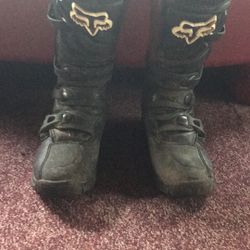Youth Size 6 Fox Riding Boots The Right Boot Is Mint But On The Left Boot One Of The Buckles Is Broken But Still Snaps On