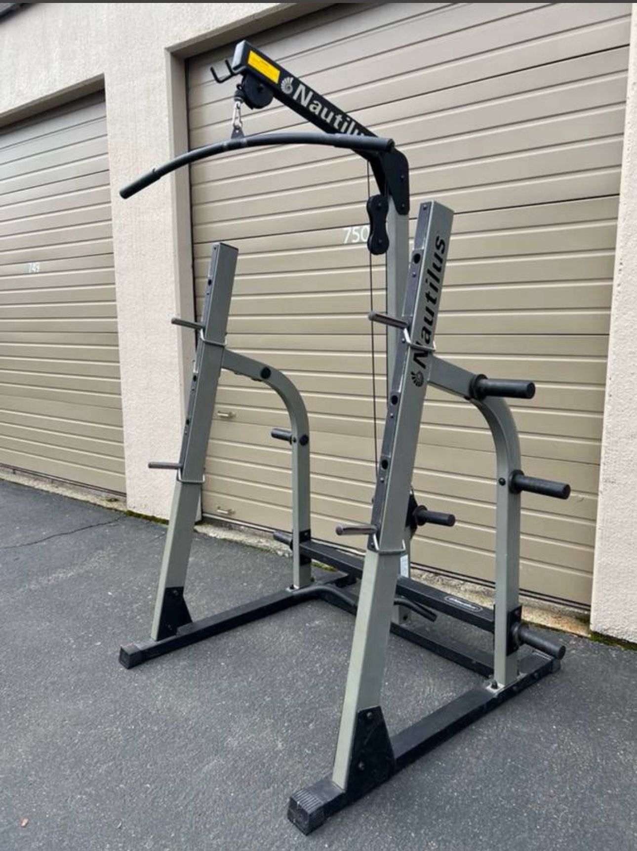 Squat Rack With Lat Pull Down