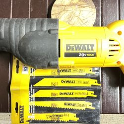 DeWalt Saw with Blades   ( DCS 380 )  With Battery 