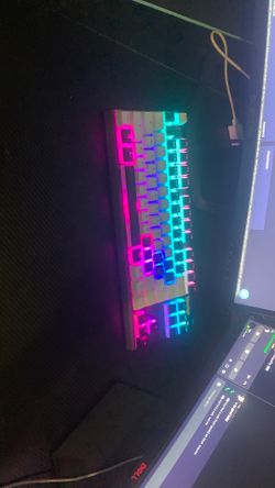 Apex Pro Tkl With White Custom Keycaps