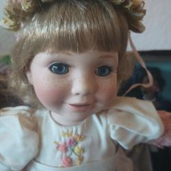 BABY DOLL ANTIQUE STANDING !!
