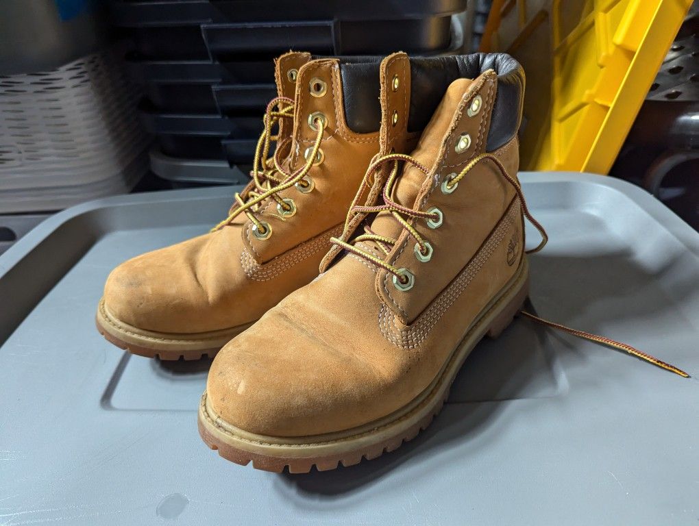Women's Timberland Boots, Size 6.5