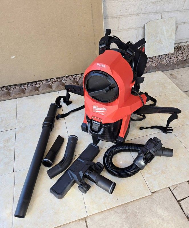 Milwaukee FUEL 18V Red HEPA Multisurface 1 Gal. 3-in-1 Backpack Vacuum  (Vacuum-Only)