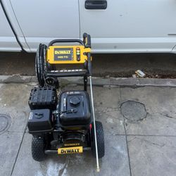 Dewalt 4400 psi pressure washer costumer return to Home Depot as is $650 firm