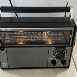 Vintage Realistic  SW-60 AM/FM/SW/VHF 6-Band Radio Tested/Works READ