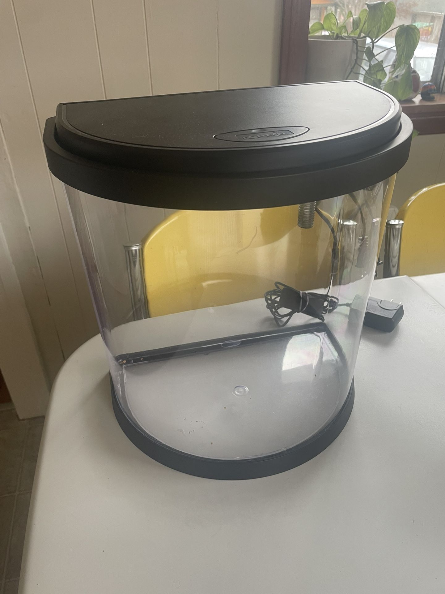 Top Fin 3.5 Gallon Fish Tank and Accessories