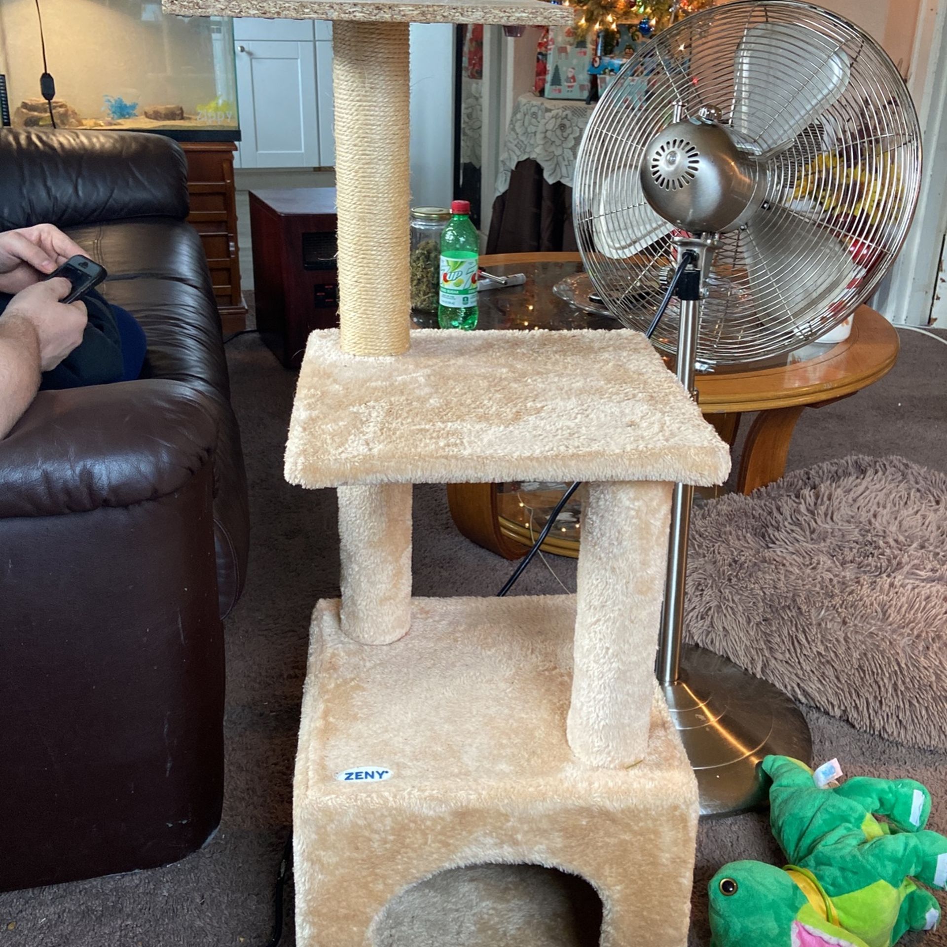 Zeny Cat Tower for Sale in Longview, WA OfferUp