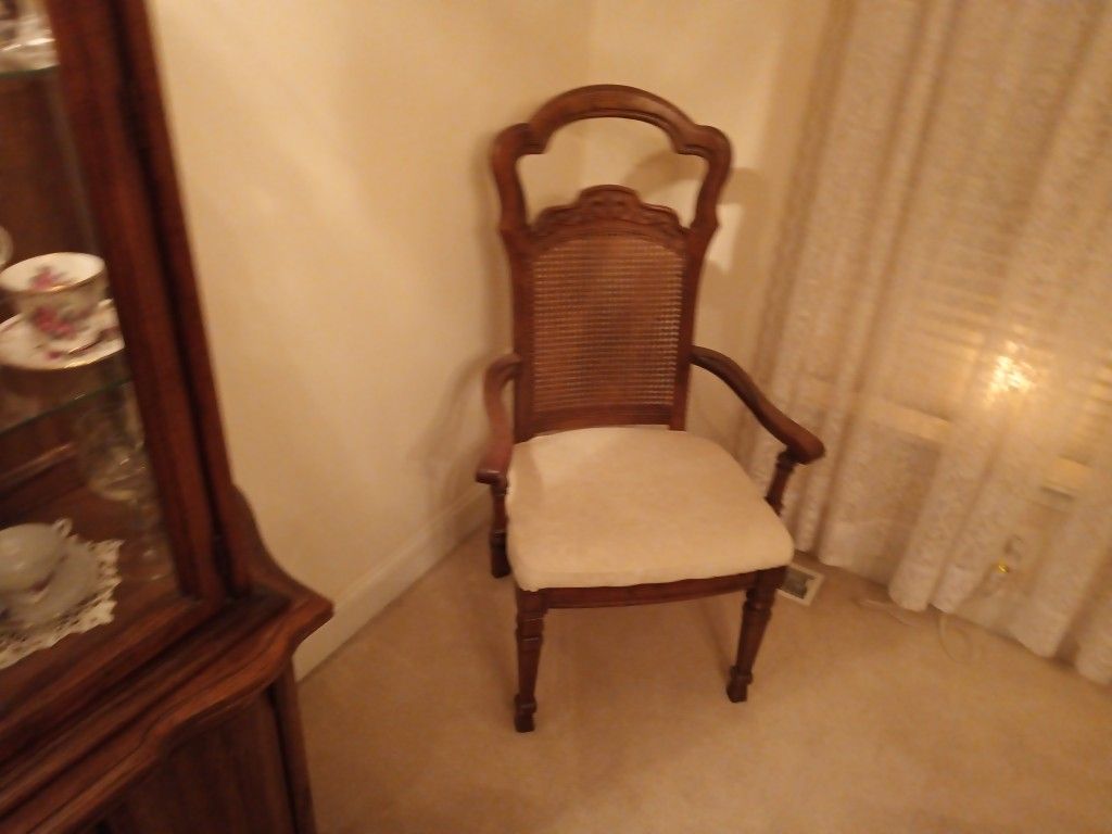 Burlington House Dining Room Set