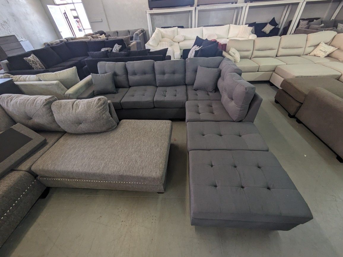 Grey Sectional W/ Ottoman