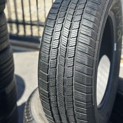 SET OF TIRES 235 65 18 MICHELIN 85% LIFE