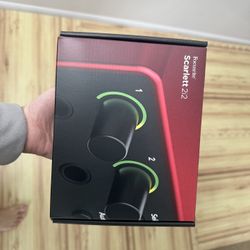 Focusrite Scarlett 2i2 (3rd Gen) - USB Audio Interface