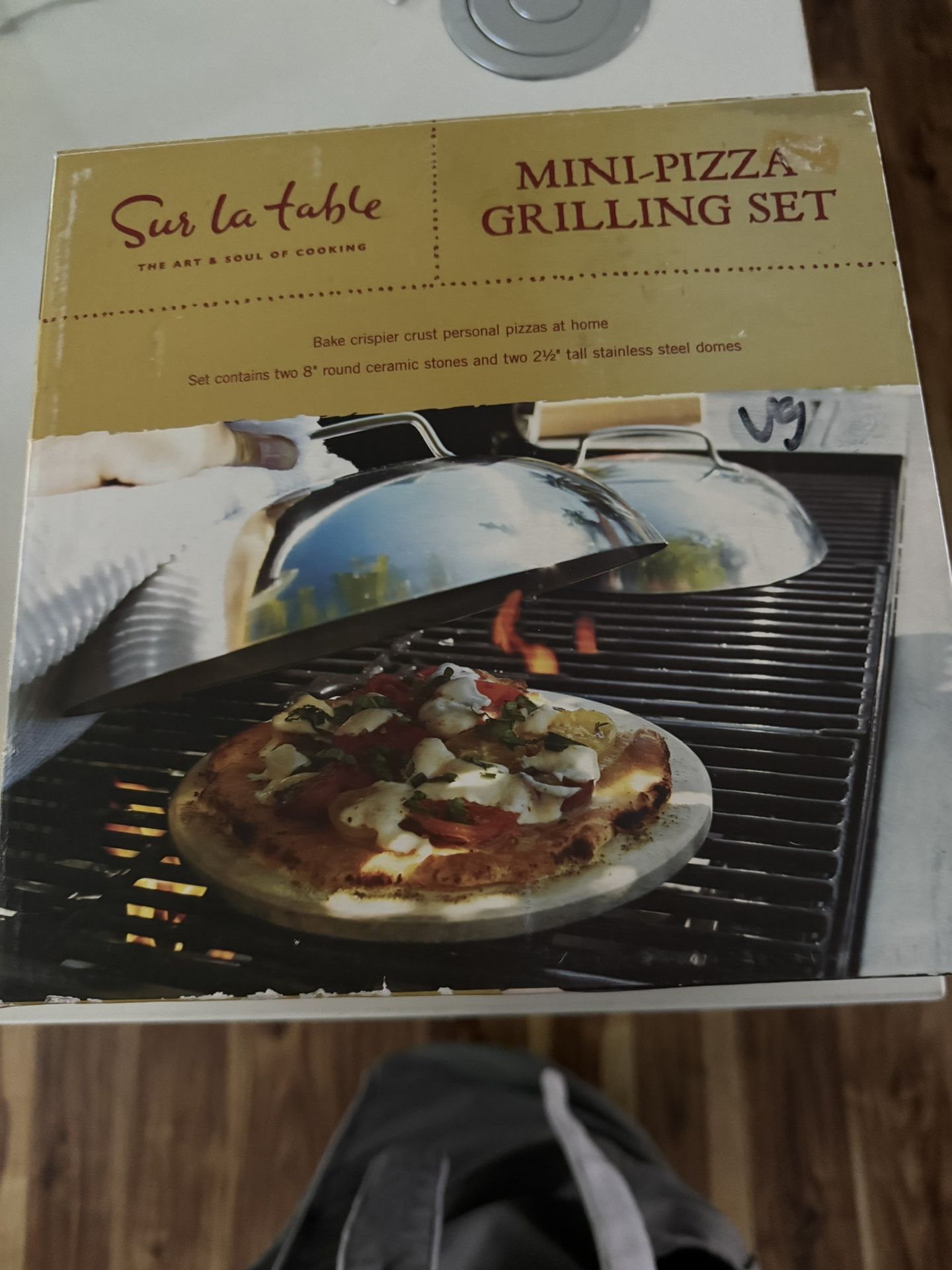 NIB Sur La Table Mini Pizza Grill Set