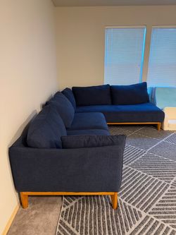 Navy Blue L-Shaped Sectional Sofa – Excellent Condition