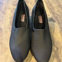 Women’s Shoes-Size 7 1/2 W
