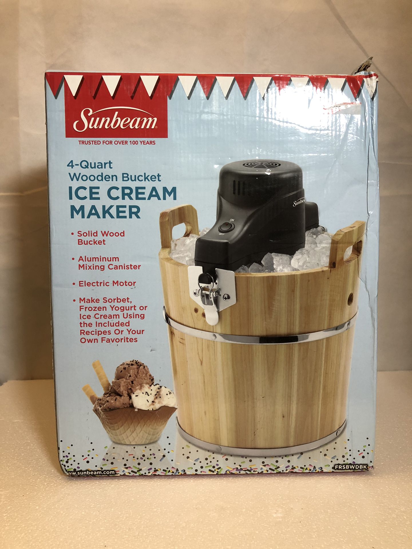 Sunbeam 4 QUART Electric Ice Cream Maker FRSBWDBK-NP Wooden Bucket